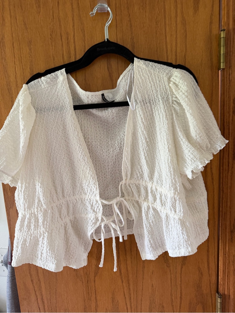 Women’s White Textured Tie-Front Top